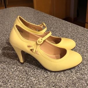 Mary Jane Pumps Round Toe Lemon